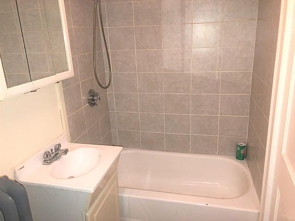 4th image of 67 Old Colony Ave APT 1