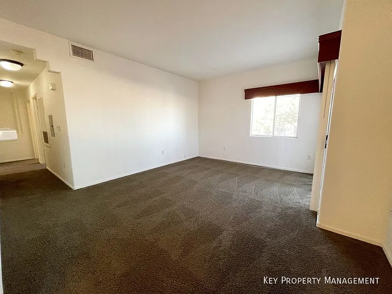 2110 N Los Feliz St #1074 — Photo 2