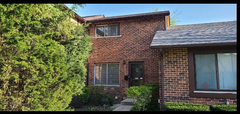 1st image of 18W207 Kirkland Ln #207
