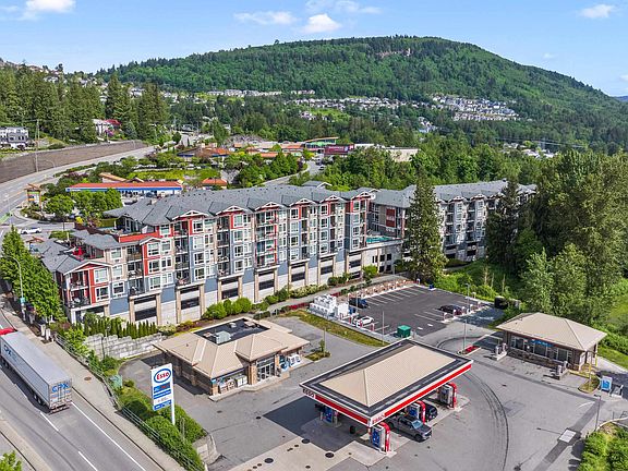 3rd image of 2238 Whatcom Rd #404