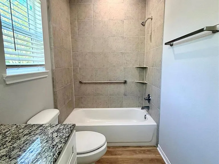 502 S Ross Sterling #B — Photo 16
