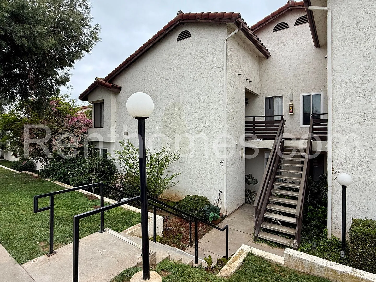 Escondido, 2425 Cranston Dr #27, Vltd Ceilings, Ceiling Fans, All Appl's, AC / Gas Log Fireplace,... — Photo 1