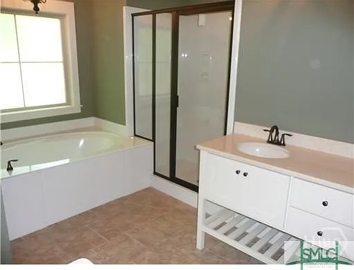 4 bed, 3.0 bath, 2346 sqft, $2,400 — Photo 4
