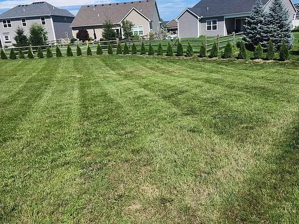 6623 Summerlyn Blvd, Lambertville, MI 48144