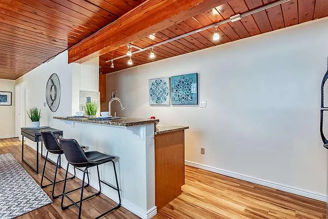 1343 N High St — Photo 3