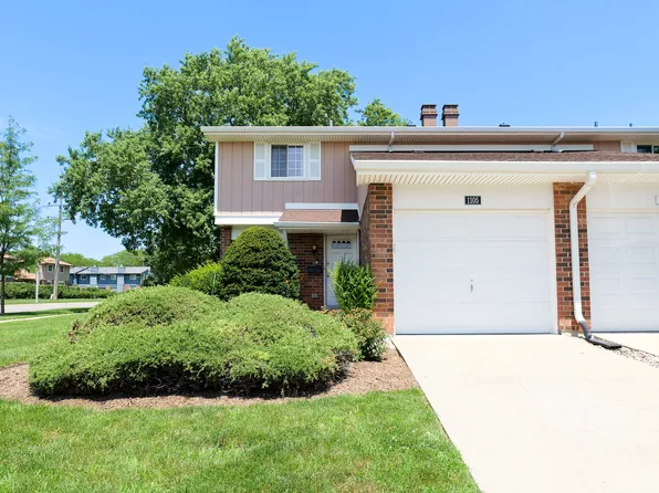 1105 Rhodes Ct, Wheaton, IL 60189
