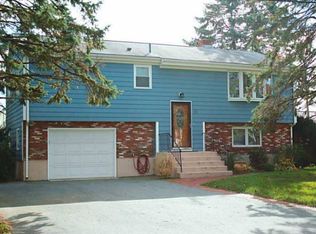 25 Reardon Dr, Middletown, RI 02842