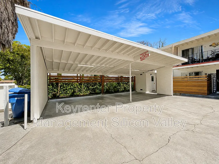 923 Ravenscourt Ave #1 — Photo 11