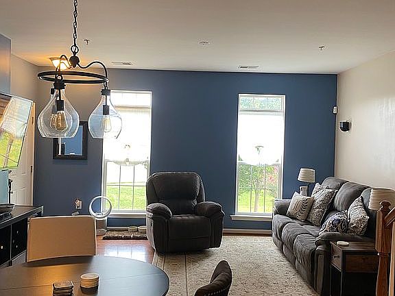 5th image of 43915 Centergate Dr