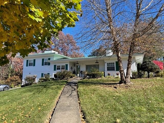 1st image of 222 Woods Ave