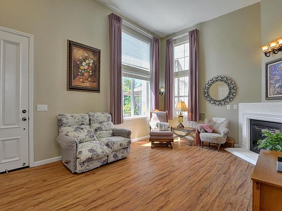 5th image of 956 Foxworthy Ave