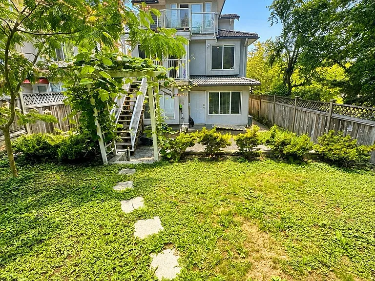 538 W 25th St — Photo 21