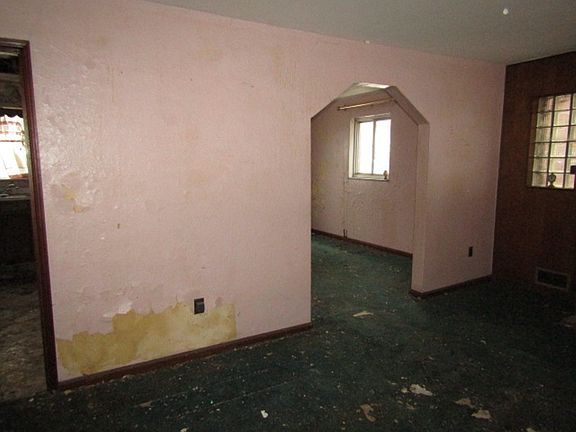5th image of 2024 Pioneer Ave
