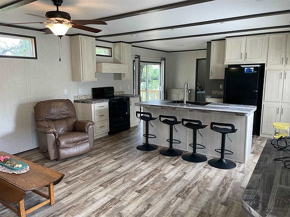 4th image of 137 South Cir