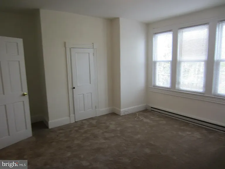 321 Camden Ave — Photo 8