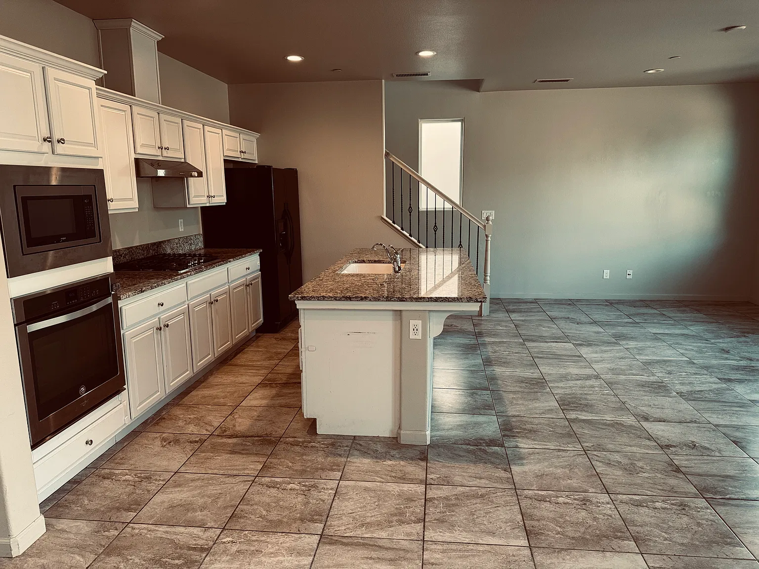 3 bed, 1579 sqft, $2,300 — Photo 3