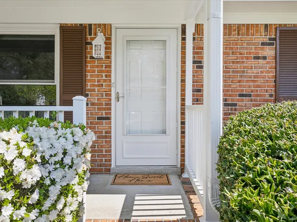 106 Captains Ln, Newport News, VA 23602