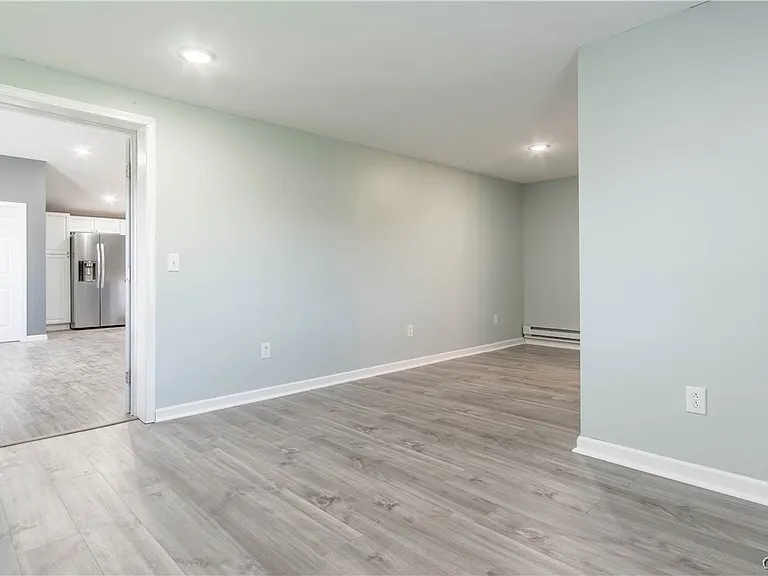 14530 Dodge Ave — Photo 30