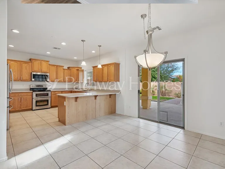 17762 W Watson Ln — Photo 4