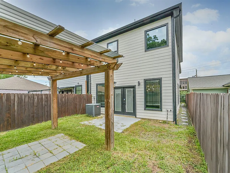 6008 Canal St — Photo 14