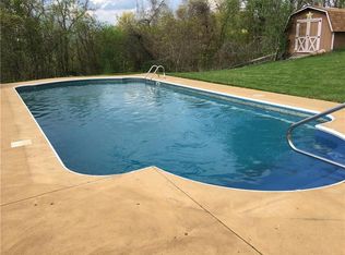 510 Herbst Manor Rd, Coraopolis, PA 15108