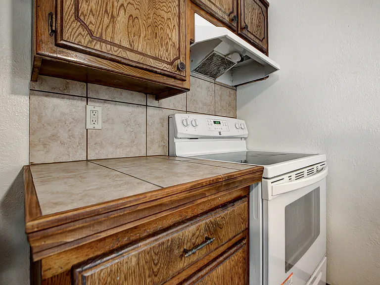 1331 Glen Oaks Ct #4 — Photo 14