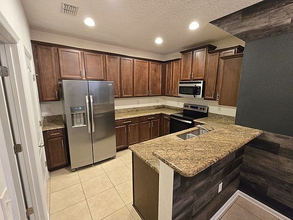 4th image of 12258 Black Walnut Ct