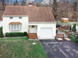 6 Merrifield Pl, Delmar, NY 12054