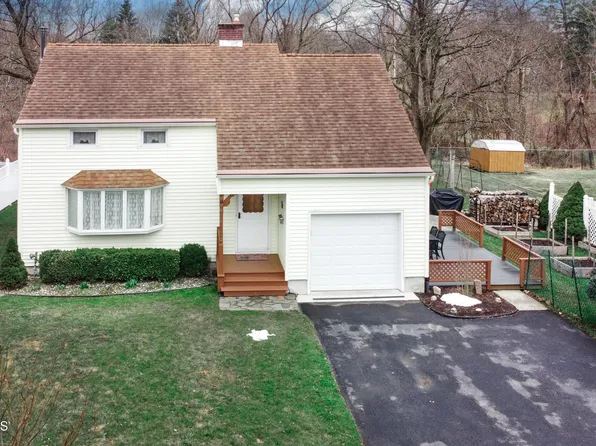 6 Merrifield Place, Delmar, NY 12054