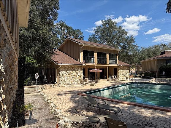2nd image of 507 NW 39TH ROAD #102