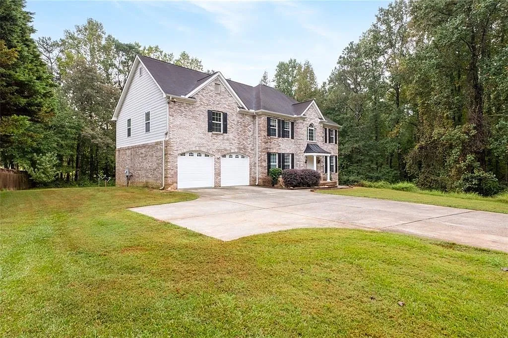 6 bed, 5.0 bath, 3944 sqft, $3,100 — Photo 3