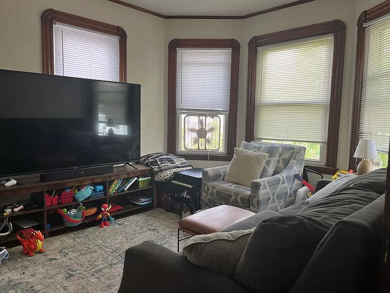 334 Earle St #3W — Photo 2