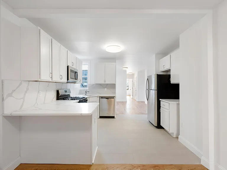 260 New York Ave #2R — Photo 1