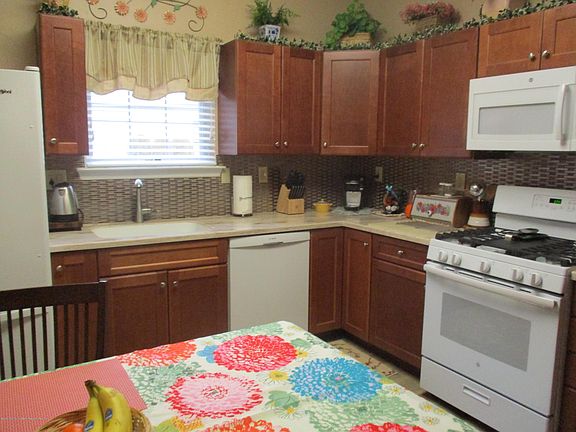3rd image of 11 Gabriella Cir