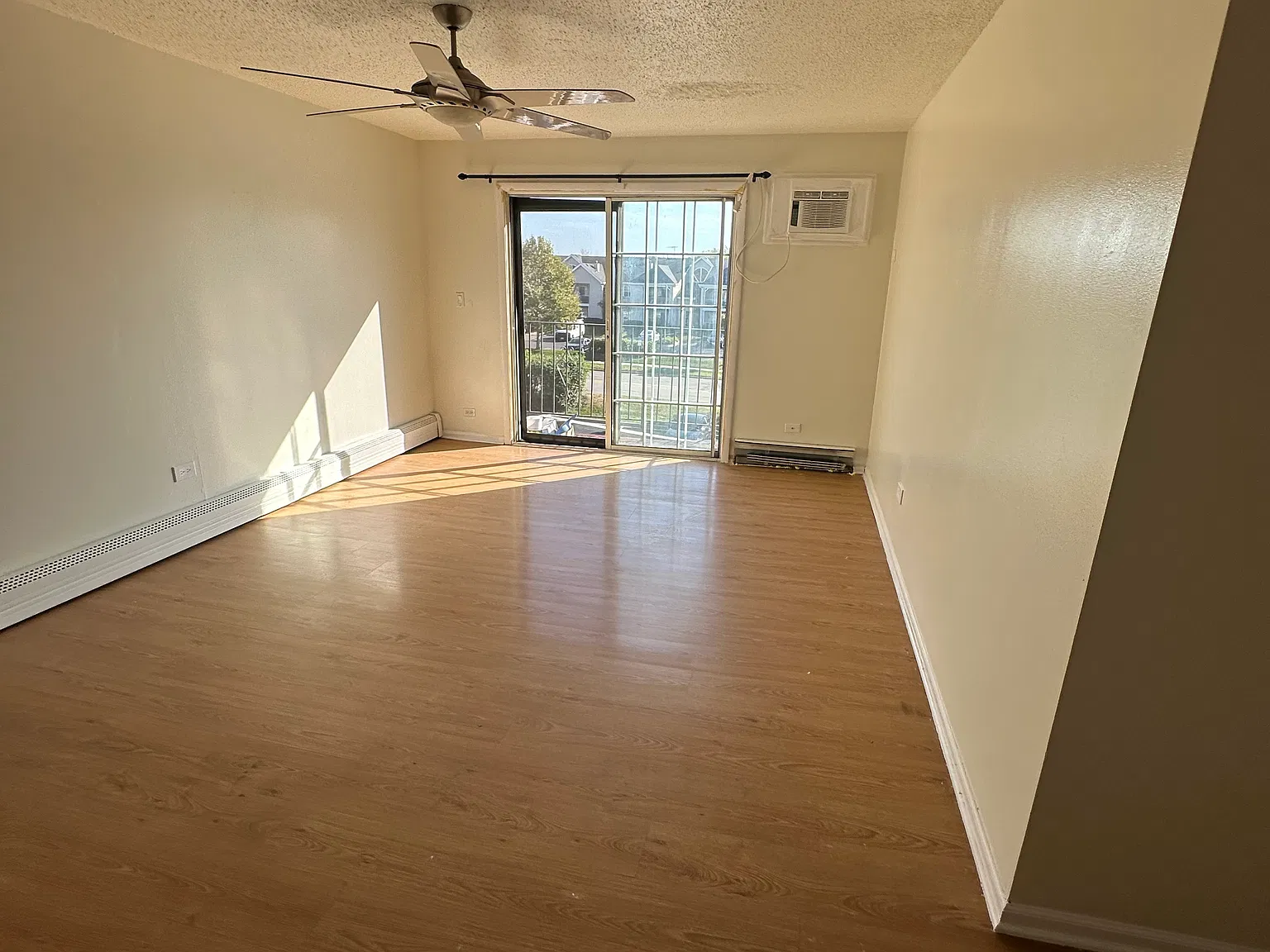 2 bed, 981 sqft, $1,700 — Photo 1
