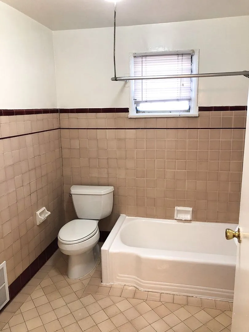 8149 Blackburn Ave. — Photo 3