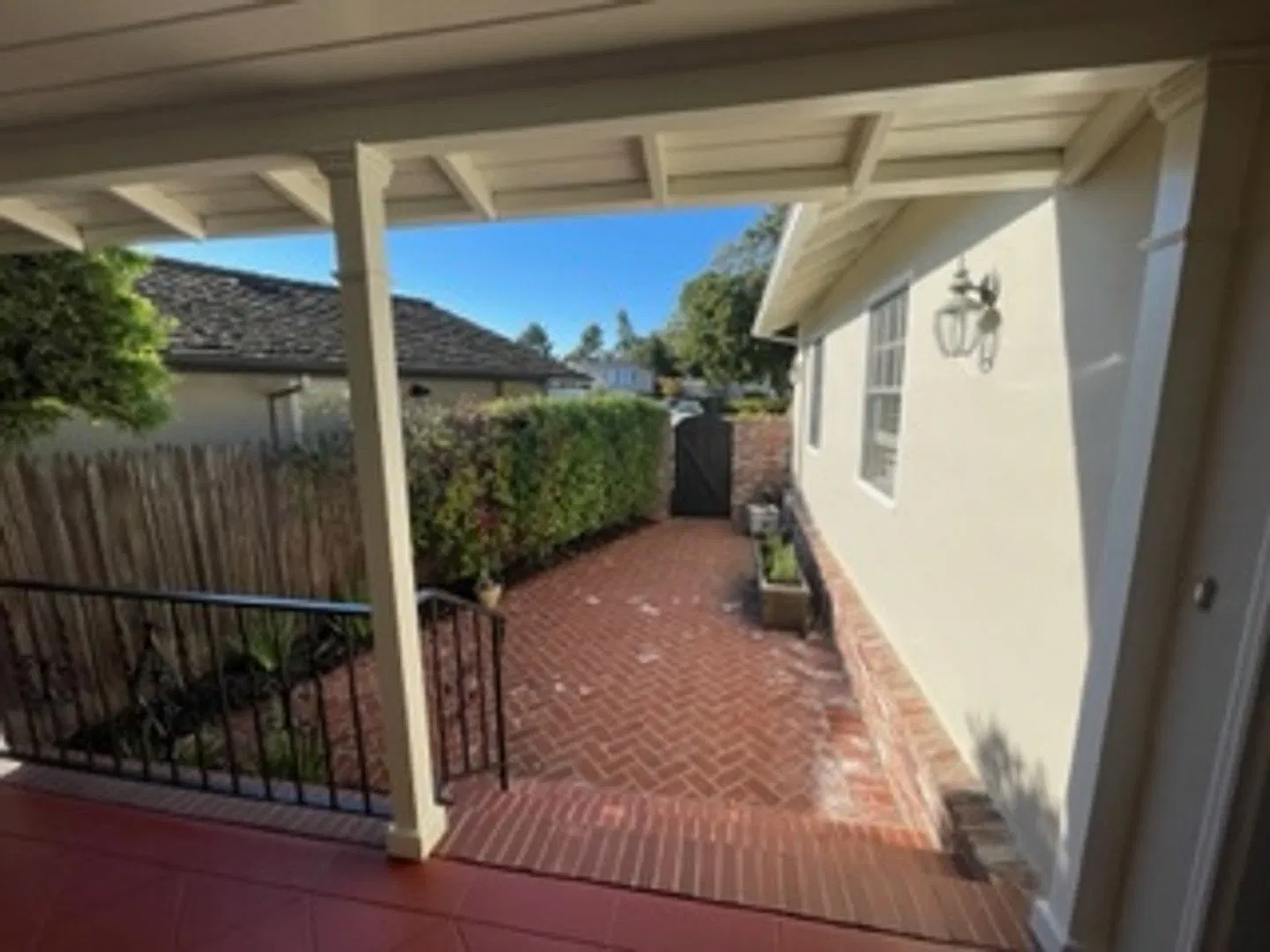 Lovely 2 Bed 2.5 Bath Home - Incredible Parrot Park Location! — Photo 4