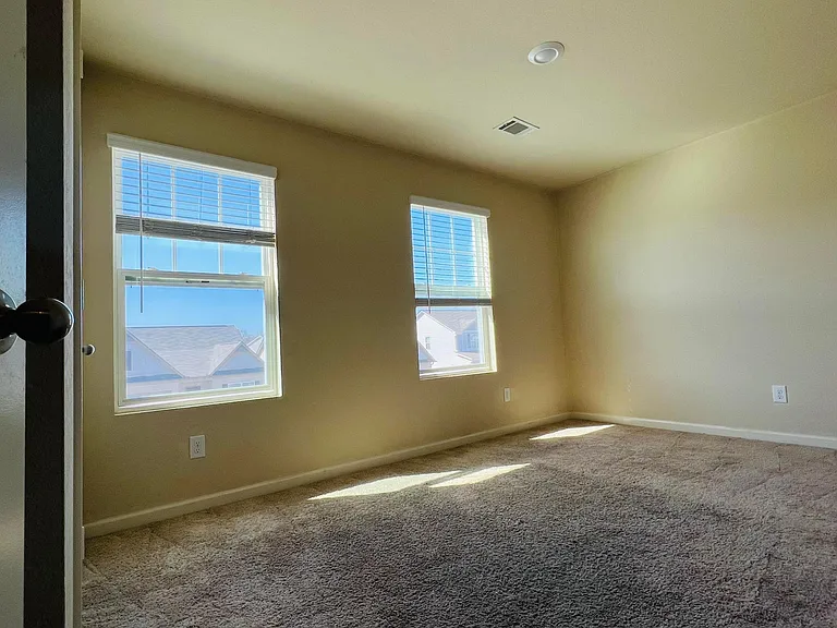842 Independence Ave — Photo 16