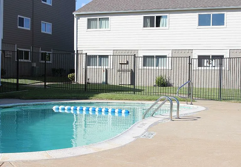Carillon Apartments — Photo 5