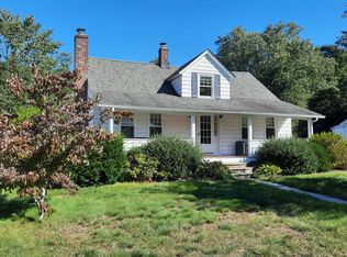 19 Oak St, Ashaway, RI 02804