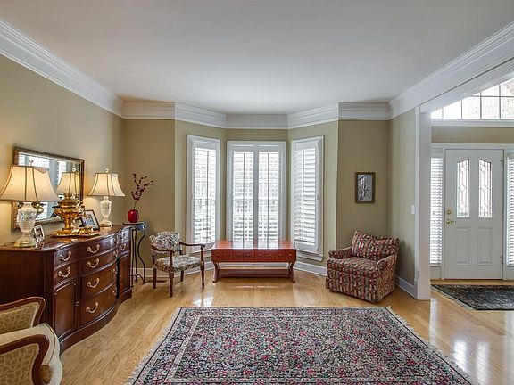 5th image of 662 Pebble Springs Dr