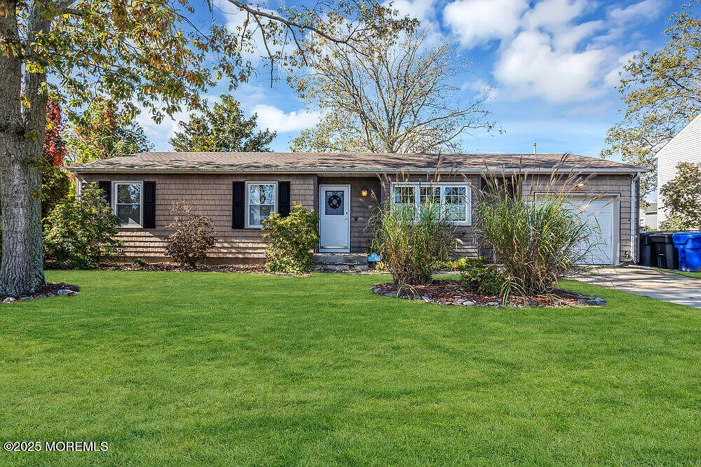 294 Wisteria Drive photo 1