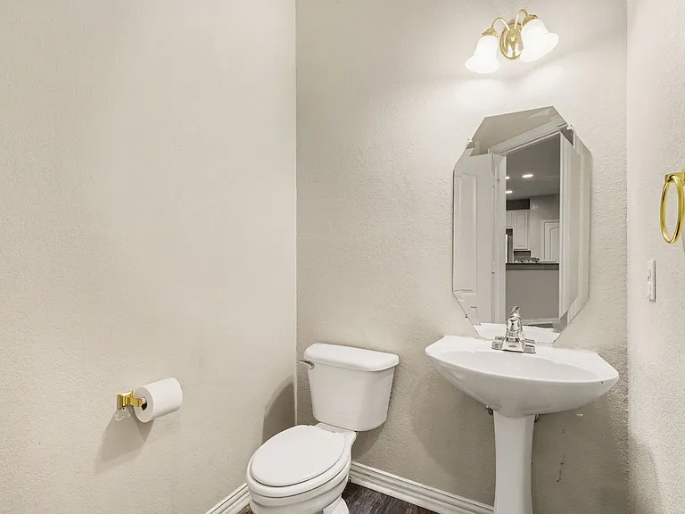 6881 Baird Dr — Photo 17