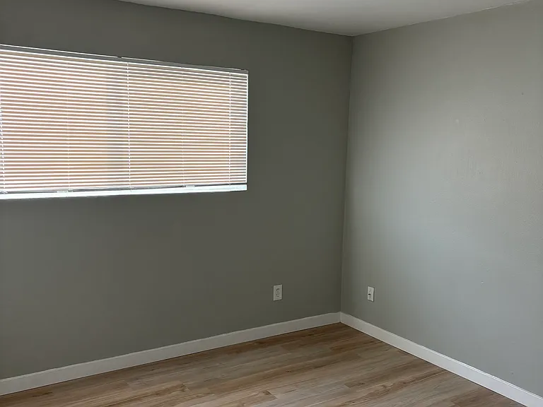 1925 W Village Dr #4 — Photo 1