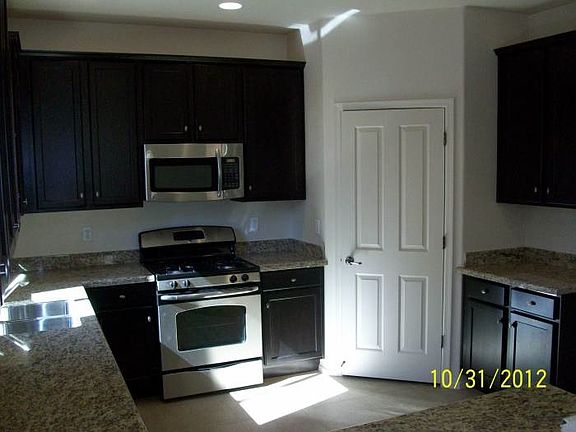 3rd image of 2927 E Canyon Bend St