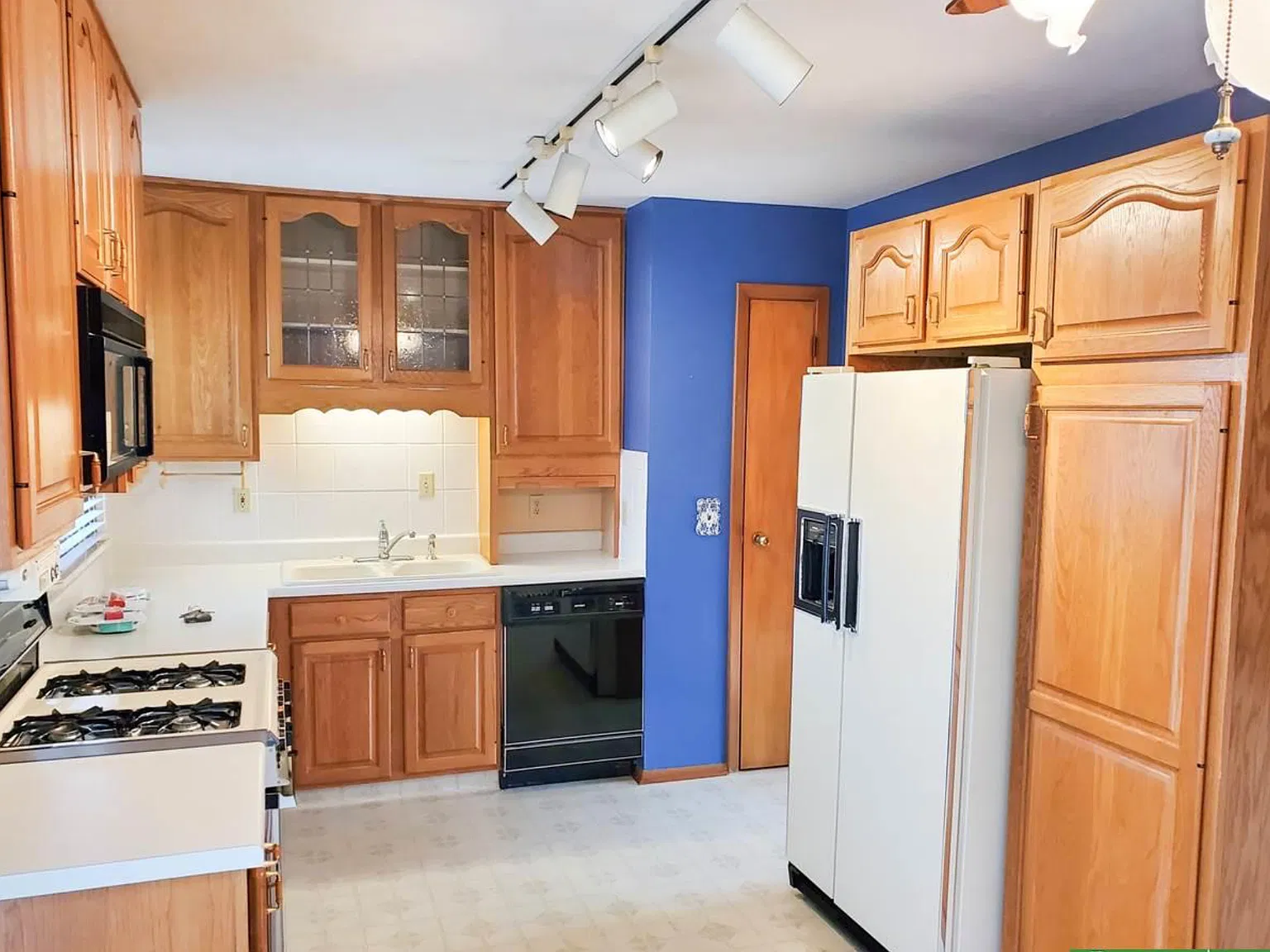 3 bed, 1.5 bath, 1290 sqft, $1,950 — Photo 4