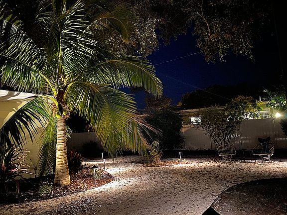 4th image of 637 Mecca Dr
