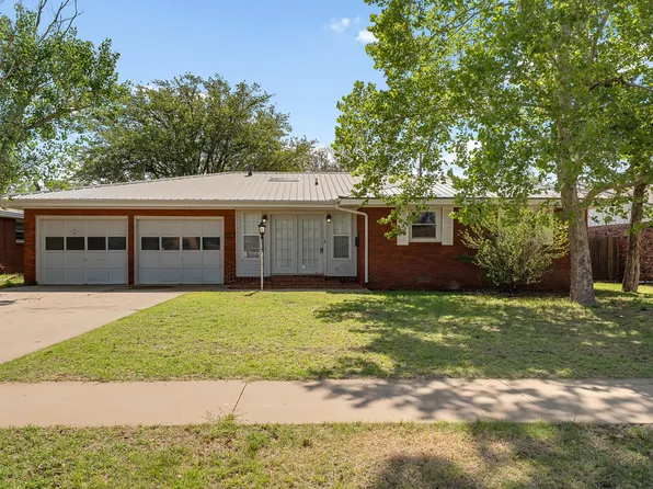 1204 Ennis St, Plainview, TX 79072