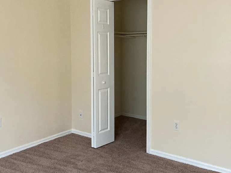 843 Parsons Cir SE — Photo 8