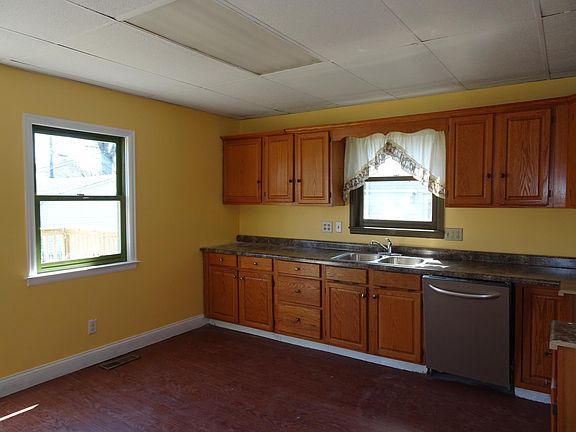 5th image of 218 S Seffner Ave